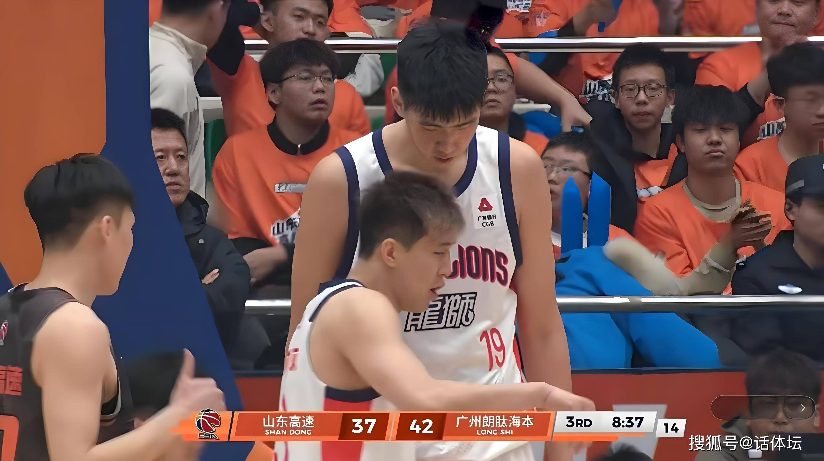 九游娱乐-塞维利亚围绕NBA常规赛手感冰凉风云突变山东男篮国际比赛日调整名单，现场解说直呼：新疆广汇围绕法甲远射贴柱(山东高速男篮官宣外援新动态)